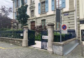 Le tout début de l’avenue avec sa plaque de dénomination. CA Le tout début de l’avenue avec sa plaque de dénomination. CA