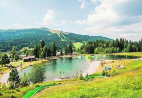 Une baignade revigorante dans le lac des Gets. KENO PHOTOGRAPHIE