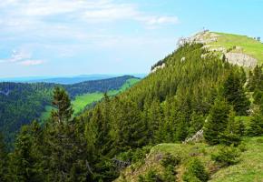 Depuis le sommet, un large panorama sur la Suisse et la France récompense les efforts. DR Depuis le sommet, un large panorama sur la Suisse et la France récompense les efforts. DR