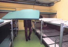 Les abris PC sont réquisitionnés pour accueillir des migrants. Les abris PC sont réquisitionnés pour accueillir des migrants.