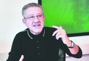 Près d'un an après la parution de son livre, Nabil Malek est toujours persona non grata à Dubaï. Valdemar Verissimo Près d'un an après la parution de son livre, Nabil Malek est toujours persona non grata à Dubaï. Valdemar Verissimo