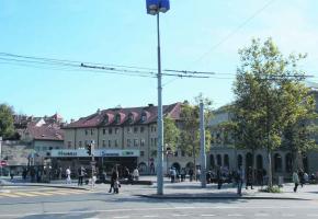 Actuellement, la place de la Riponne attire de nombreux marginaux et dealers qui peuvent être violents. Actuellement, la place de la Riponne attire de nombreux marginaux et dealers qui peuvent être violents.