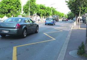 Les voitures circulant le long des quais d'Ouchy et de Belgique ne dérangent pas les commerçants et hôteliers. 