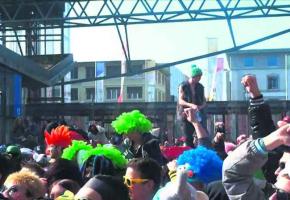 Noir de monde, le Flon a damé le pion au parc des Bastions genevois, passablement clairsemé. Photo de la vidéo officielle de la Flashmob. DR
