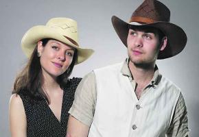 CHAPEAUX - Une touche glamour