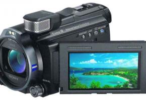 Camescope et...projecteur, tout pour séduire les amateurs qui veulent tout à la fois filmer et visionner directement sur un mur où un écran! 