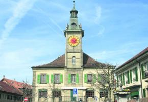 Ces dernières années, Echallens a vu sa population croître. Elle a doublé en vingt ans pour atteindre aujourd'hui 5640 habitants. Ces dernières années, Echallens a vu sa population croître. Elle a doublé en vingt ans pour atteindre aujourd'hui 5640 habitants.