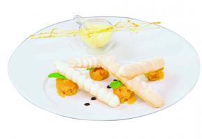 La recette de Quentin Thiessoz, apprenti à l'Hôtel Angleterre et RésidenceMERINGUES BICOLORES A L'ABRICOTINE ET COMPOTEE D'ABRICOTS La recette de Quentin Thiessoz, apprenti à l'Hôtel Angleterre et RésidenceMERINGUES BICOLORES A L'ABRICOTINE ET COMPOTEE D'ABRICOTS