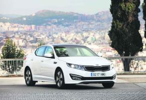 KIA OPTIMA HYBRID - Belle aux deux visages