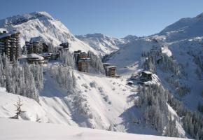 Créée en 1966, Avoriaz offre un panorama de rêve, à 1800m d’altitude. AVORIAZ TOURISME