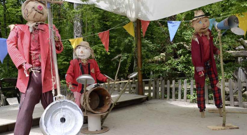 Le village musical est la grande nouveauté de la Forêt des Epouvantails. L’orchestre s’en donne à coeur joie. 