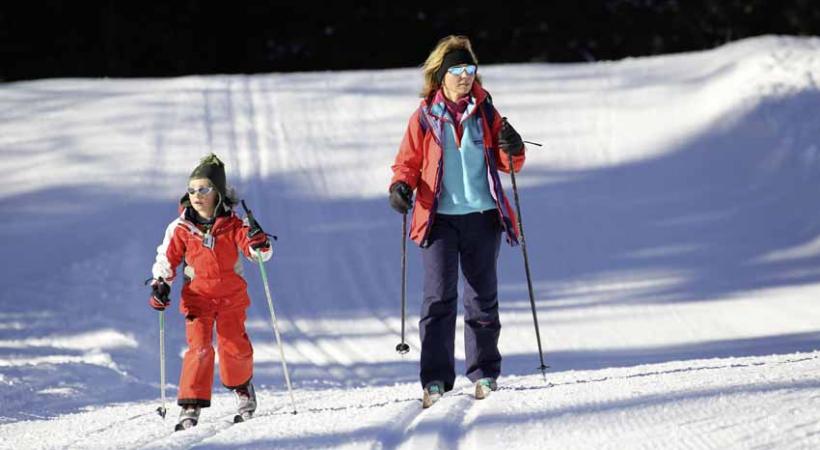 Balade en famille sur les pistes de fond. 