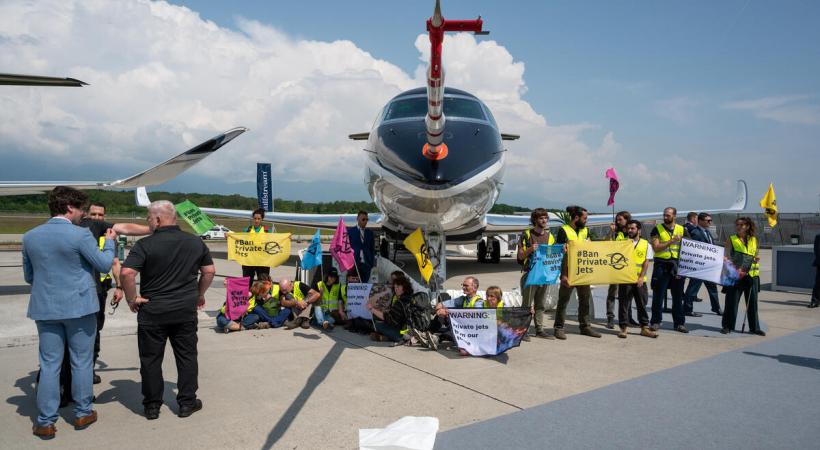 Mardi 23 mai, des activistes ont occupé une partie du tarmac, provoquant l’arrêt du trafic aérien durant une heure