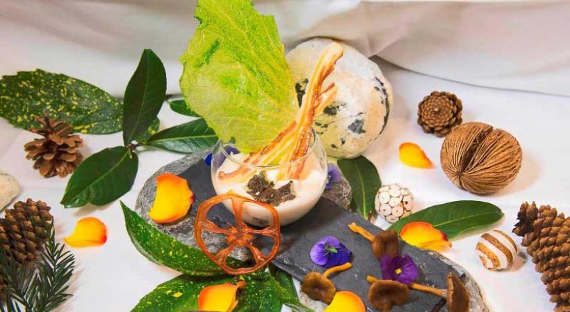 Émulsion de saucisse aux choux, aux amandes, chanterelles et lard sec du pays