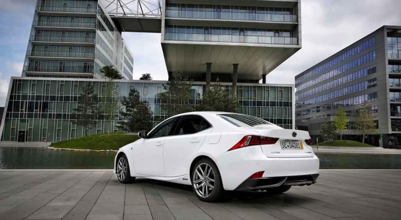 LEXUS IS 300H F SPORT