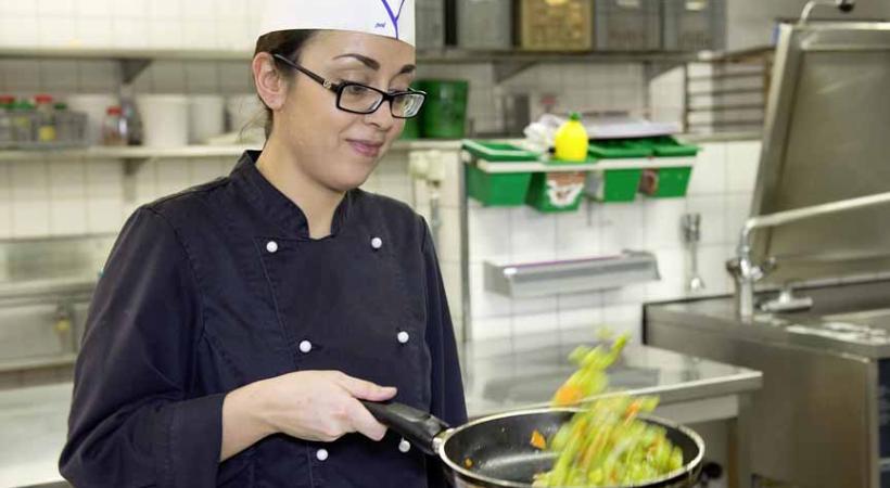 Joana De Pinho Gomes, apprentie au Buffet de la Gare