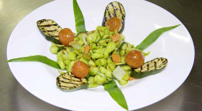 Spätzli à l'ail des ours et paysanne de légumes