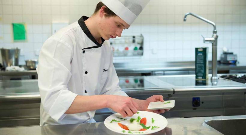 Boris Spicher, apprenti au Restaurant la Paix à Lausanne.