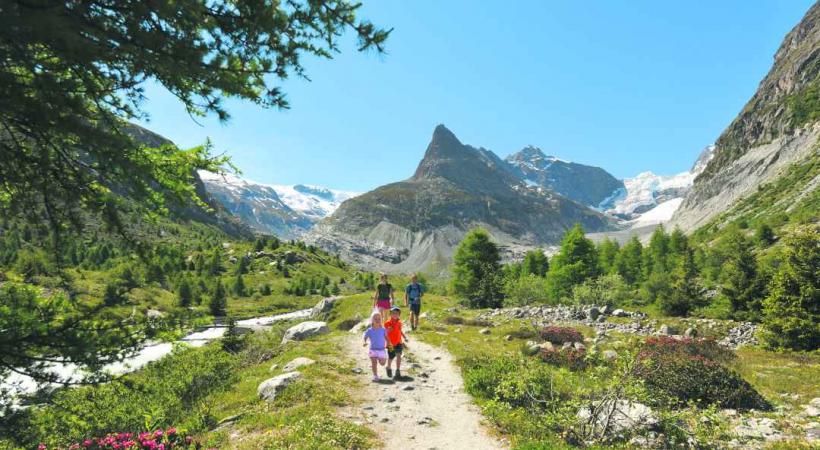 De nombreux sentiers de randonnées sillonnent le val.