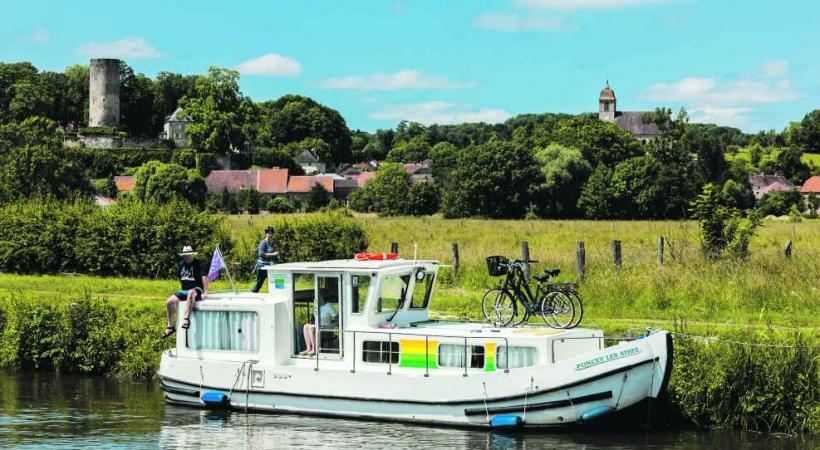 La croisière fluviale offre un rythme beaucoup plus paisible aux vacances et donne une autre dimension au décor.