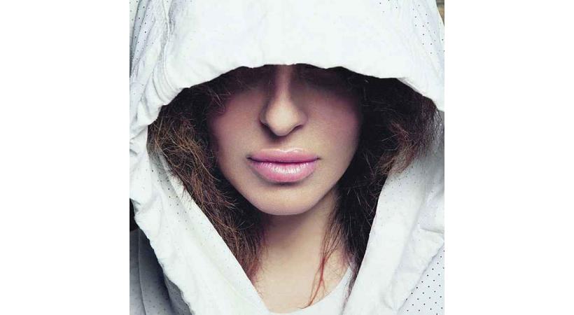 01.11 – NICOLE MOUDABER