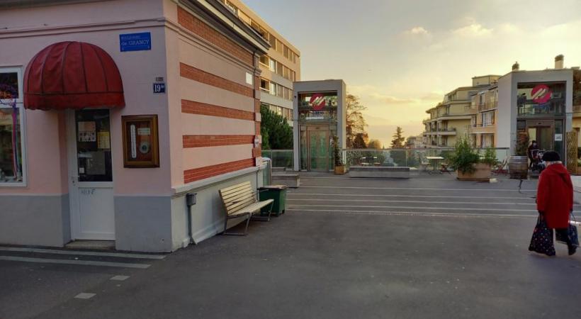 Des bandes podotactiles à Montriond. SERVICE DE LA MOBILITÉ