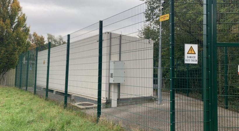 Quelque part sur les hauts de Lausanne le container ultrasécurisé qui abrite les données de la Ville. En médaillon: Paul Rosset, responsable des data-centers.CA
