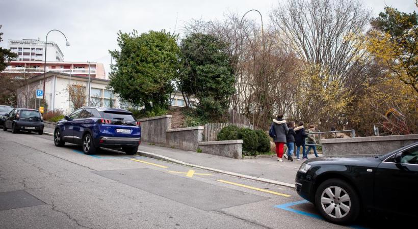 La circulation sur le chemin des Egralets inquiète de nombreux parents. MISSON