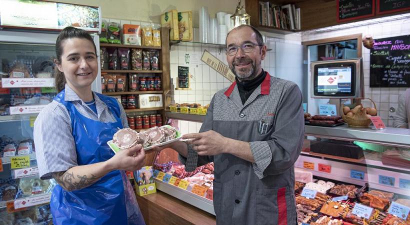 Marie en compagnie d’Eric Leuba, son maître d’apprentissage. SIEBER / ARC