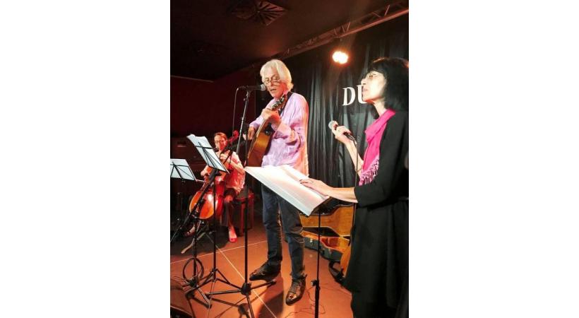 La petite salle du Duke’s, un lieu de rendez-vous des musiciens locaux. PLANETLILOU.COM