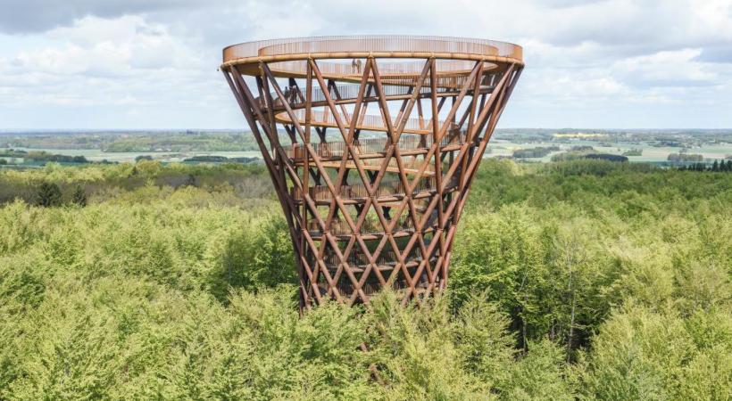 L’impressionnante tour d’observation de Camp Adventure.