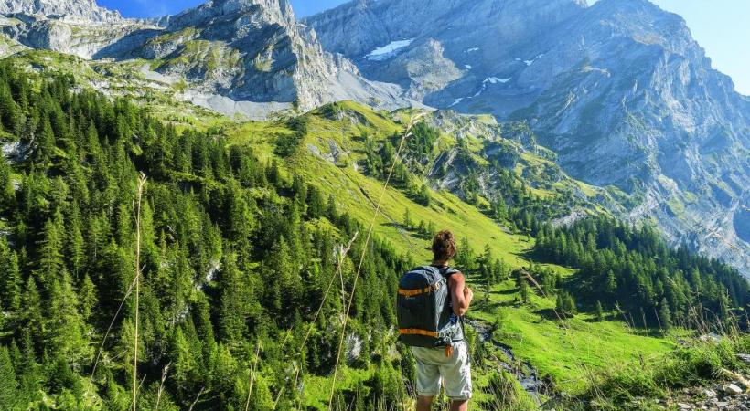 Sans grande difficulté technique, le Tour des Muverans traverse des paysages aussi magnifiques que sauvages. RACHETER