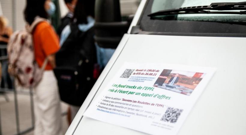 Les tenanciers de foodtrucks invitent à signer la pétition «Sauvons les roulottes de l’EPFL». MISSON