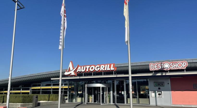 Sur l’aire d’autoroute de Bavois, les seules toilettes gratuites sont à l’extérieur (médaillon). CA