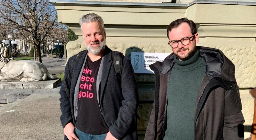 Antoine Piguet (à g.) et Gary Ahlgren à l’entrée du palais de justice de Montbenon. FNT