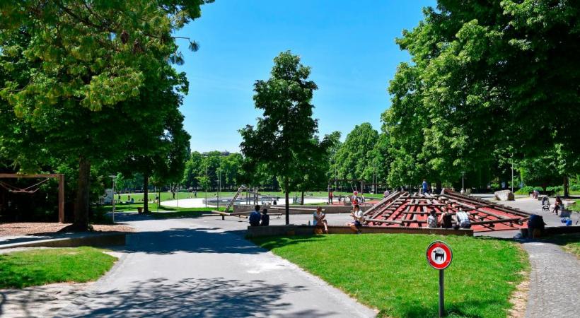 Le parc de Milan sera un des trois lieux lausannois où les conteuses du collectif «Ça clignote» officieront. En médaillon Claire Heuwekemeijer, conteuse. DR