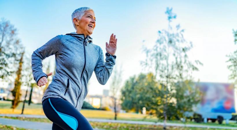 Si pratiquer la course à pied après 60 ans est tout à fait possible, cette activité demande certaines précautions. ISTOCK / CITY PRESSE