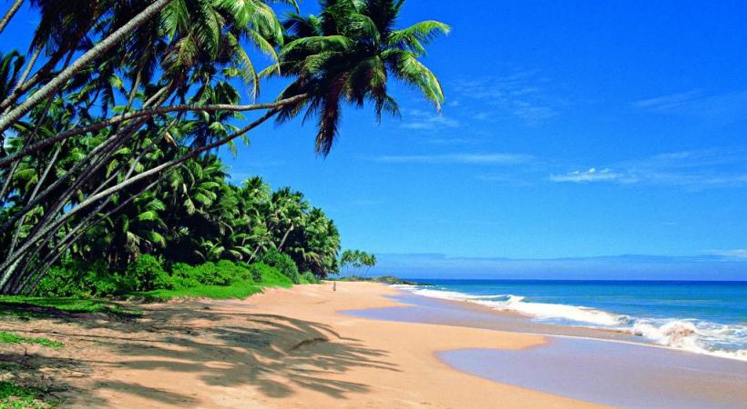  Les côtes sud et ouest de l’île possèdent des plages magnifiques et quasiment vierges. DR