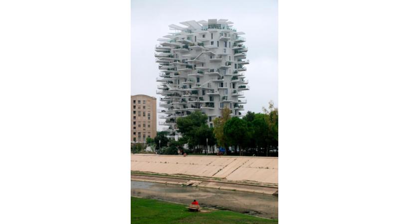 Le RBC Design Center, dans le quartier de Port Marianne consacré au mobilier et aux objets contemporains, signé du Français Jean Nouvel.