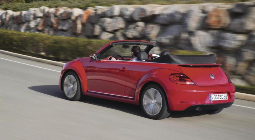   VW BEETLE CABRIOLET SPORT - Un mythe habillement ressuscité. DR