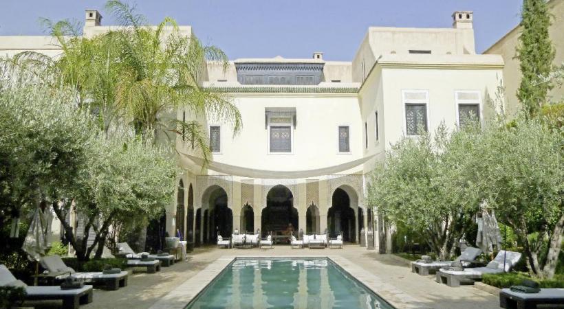  La Villa des orangers reflète l’architecture traditionnelle. PHOTOS CARLOS BRITO & BERNARD PICHON La médina d’Essaouira dispense un artisanat de qualité . Charme et authenticité, les mots-clés des Bains berbères.