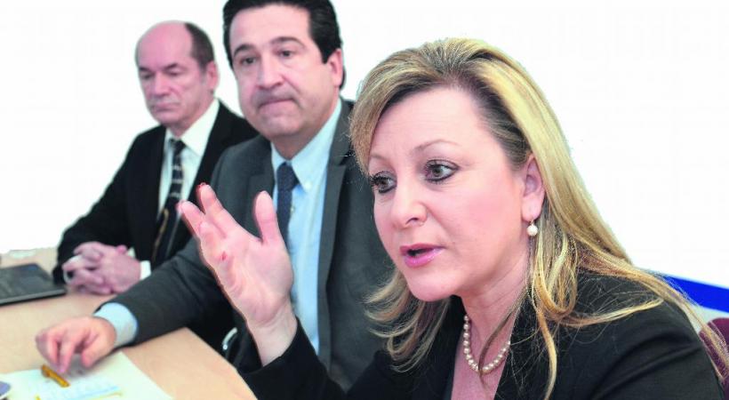  La Conseilllère d’Etat Nuria Gorrite aux côtés de Patrick Amaru, responsable des systèmes d’information du canton, et du chef de la sécurité, André Bourget. VERISSIMO