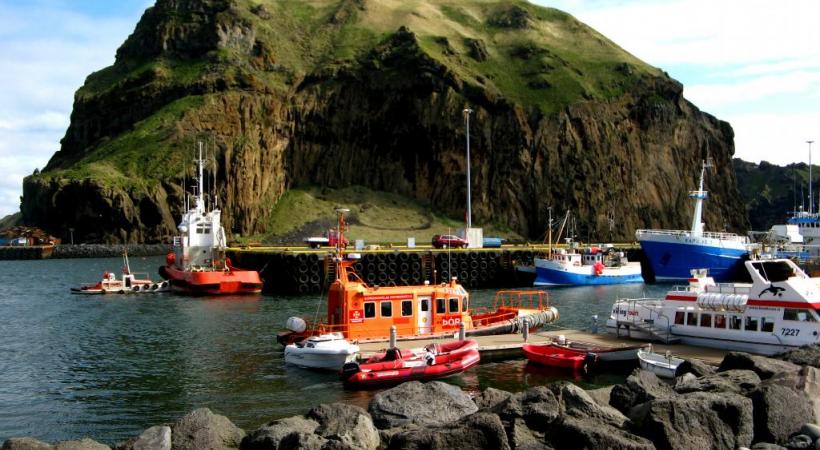 Le cap de Dyrholaey est la pointe la plus méridionale de l’Islande. KONTIKI Une géologie complexe confère à l’île ses incroyables couleurs. KONTIKI La Heimaklettur est le point culminant  de l’île de Heimaey. BERNARD PICHON Godafoss mesure 12 mètres de haut et 30 de large. KONTIKI 