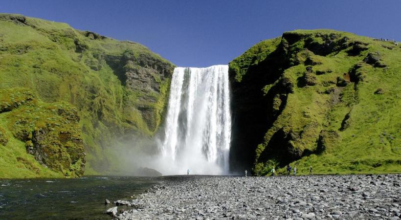 Le cap de Dyrholaey est la pointe la plus méridionale de l’Islande. KONTIKI Une géologie complexe confère à l’île ses incroyables couleurs. KONTIKI La Heimaklettur est le point culminant  de l’île de Heimaey. BERNARD PICHON Godafoss mesure 12 mètres de haut et 30 de large. KONTIKI 