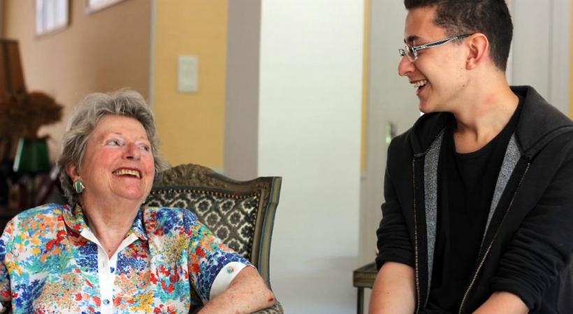  Seniors et jeunes se retrouvent enfin grâce à un nouveau modèle de cohabitation. DR