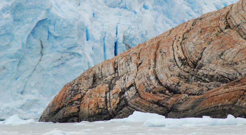 Un gaucho et ses moutons dans l’Estancia Galpon del Glaciar. En Patagonie, les glaciers grondent en permanence. Ici, le glacier Spegazzini. Les aiguilles autour du célèbre Fitz Roy (3375 m.). 