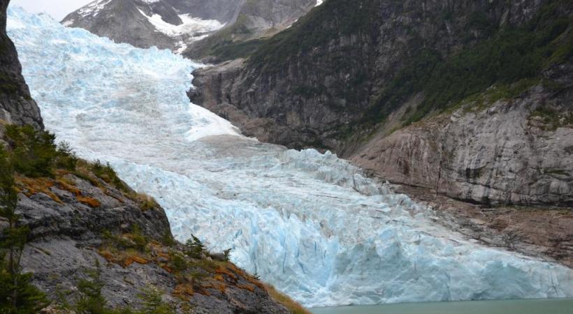 Un gaucho et ses moutons dans l’Estancia Galpon del Glaciar. En Patagonie, les glaciers grondent en permanence. Ici, le glacier Spegazzini. Les aiguilles autour du célèbre Fitz Roy (3375 m.). 