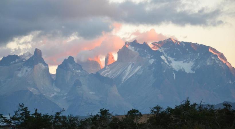 Un gaucho et ses moutons dans l’Estancia Galpon del Glaciar. En Patagonie, les glaciers grondent en permanence. Ici, le glacier Spegazzini. Les aiguilles autour du célèbre Fitz Roy (3375 m.). 