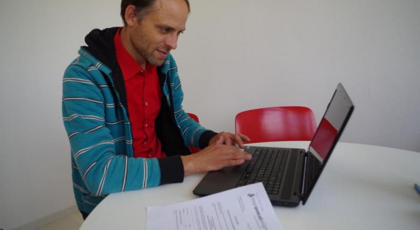  Maître Pierre Bayenet est avocat et concepteur du site monavocatenligne.ch. GIM