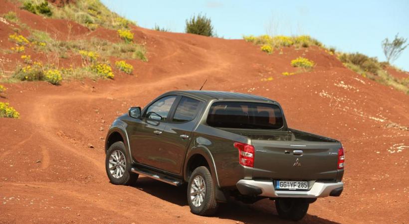  MITSUBISHI L200 